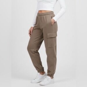 SOLD-Tuff Athletics Fleece Cargo Jogger Pants – Everyday Essential 🖤✨